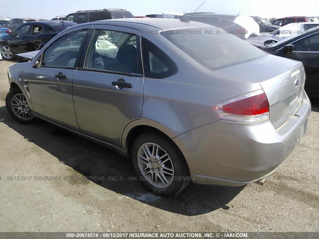 1FAHP35N18W218676 - 2008 FORD FOCUS SE/SEL/SES SILVER photo 3