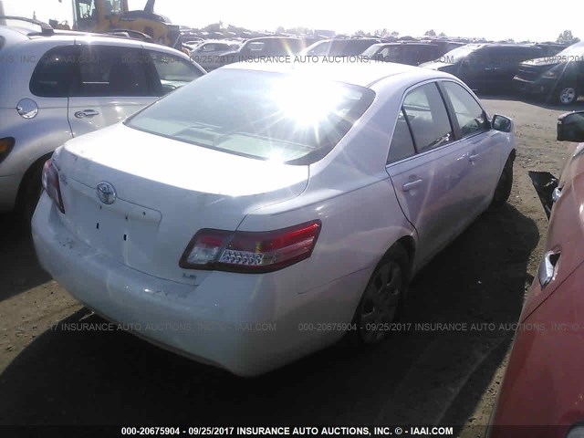 4T1BF3EK3BU592441 - 2011 TOYOTA CAMRY SE/LE/XLE WHITE photo 4