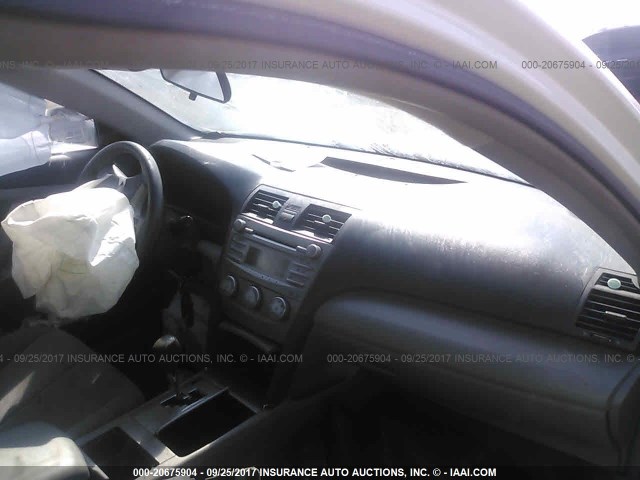 4T1BF3EK3BU592441 - 2011 TOYOTA CAMRY SE/LE/XLE WHITE photo 5