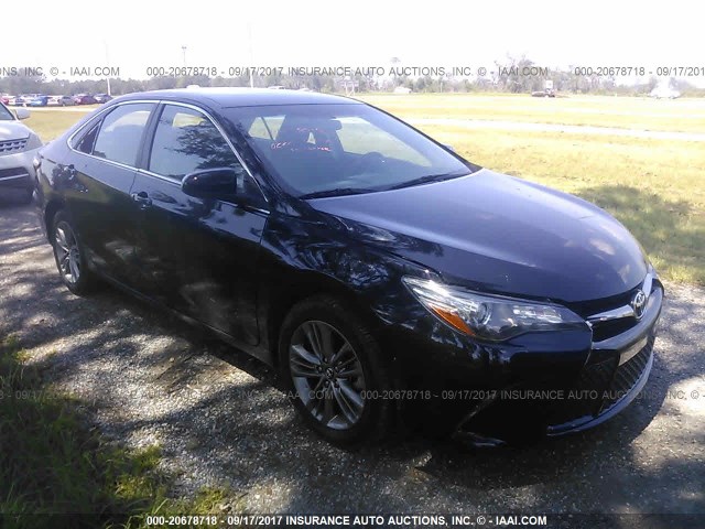 4T1BF1FK4GU171077 - 2016 TOYOTA CAMRY LE/XLE/SE/XSE 黑色 照片 1