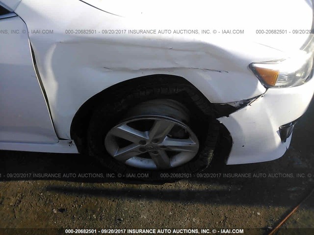 4T1BF1FK8DU711686 - 2013 TOYOTA CAMRY L/SE/LE/XLE 白色 照片 6
