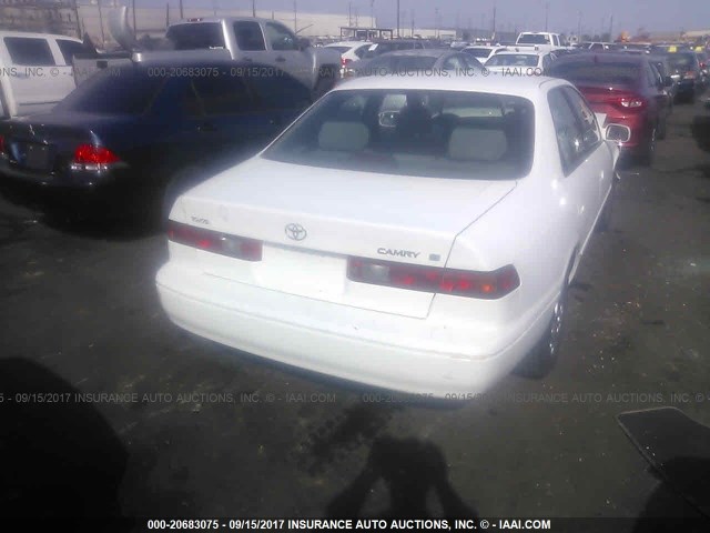 4T1BG22K8VU031202 - 1997 TOYOTA CAMRY CE/LE/XLE 白色 照片 4