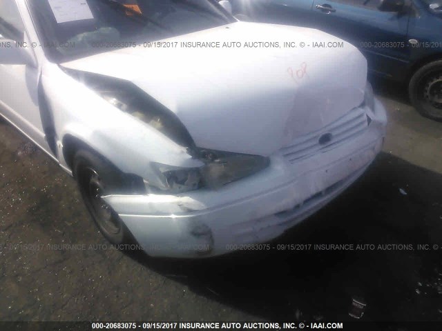 4T1BG22K8VU031202 - 1997 TOYOTA CAMRY CE/LE/XLE WHITE photo 6