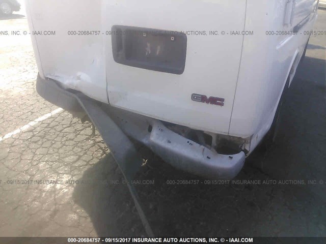 1GTHG39R611199133 - 2001 GMC SAVANA G3500 WHITE photo 6