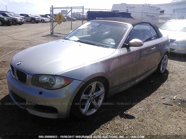 WBAUN93538VK39763 - 2008 BMW 135 I GRAY photo 2