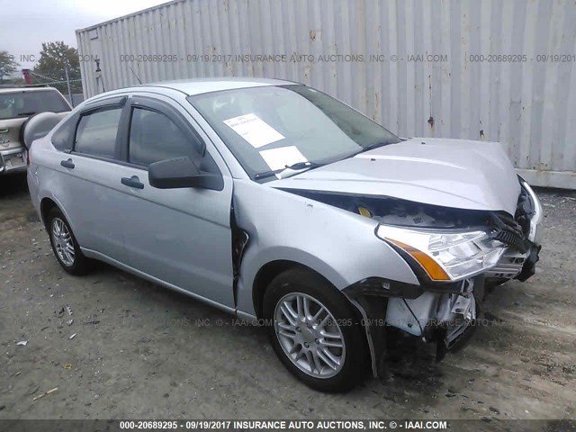 1FAHP35N08W166702 - 2008 FORD FOCUS SE/SEL/SES SILVER photo 1