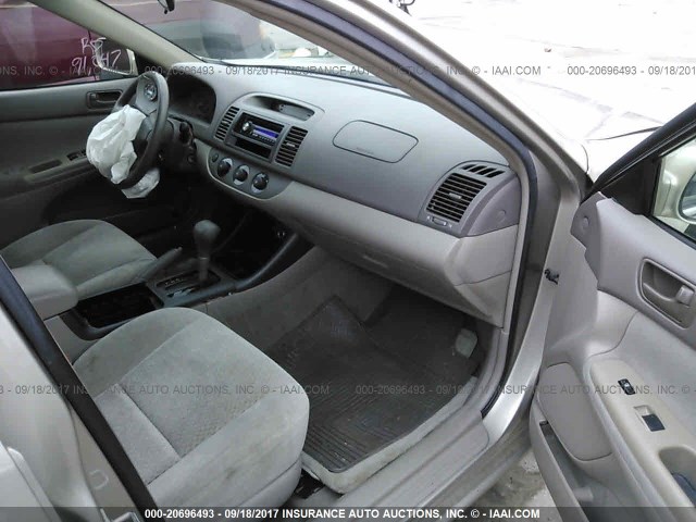 4T1BE32K34U906020 - 2004 TOYOTA CAMRY LE/XLE/SE 米色 照片 5