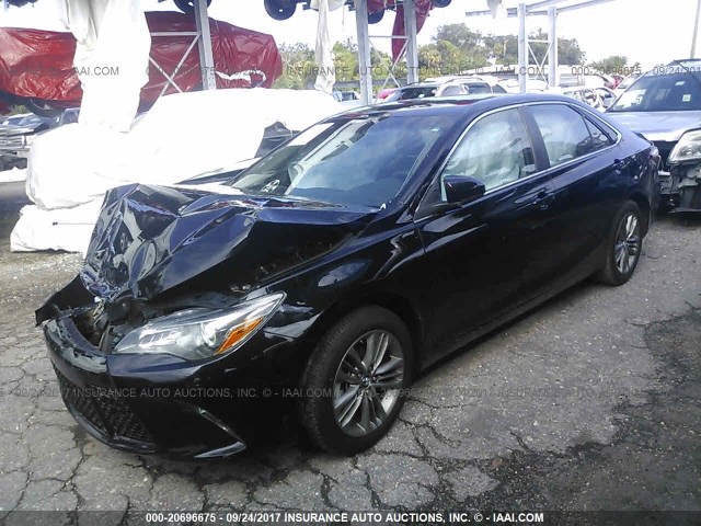 4T1BF1FK6GU228735 - 2016 TOYOTA CAMRY LE/XLE/SE/XSE BLACK photo 2