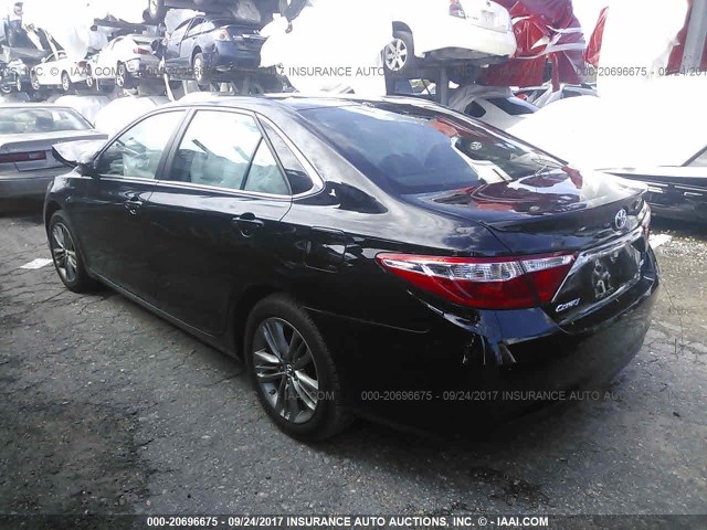 4T1BF1FK6GU228735 - 2016 TOYOTA CAMRY LE/XLE/SE/XSE BLACK photo 3