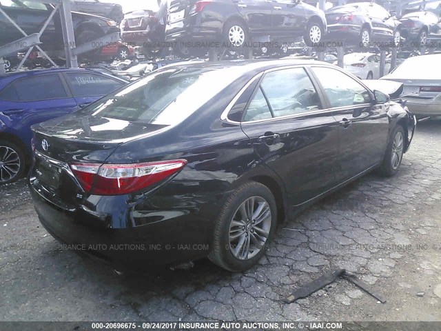 4T1BF1FK6GU228735 - 2016 TOYOTA CAMRY LE/XLE/SE/XSE BLACK photo 4