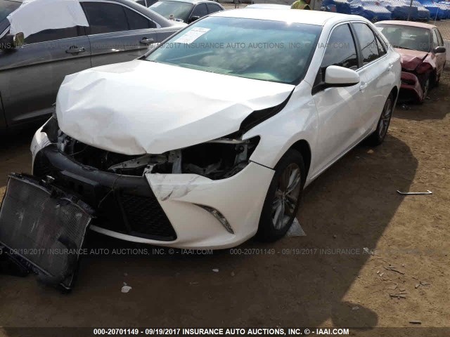4T1BF1FKXGU136866 - 2016 TOYOTA CAMRY LE/XLE/SE/XSE Weiß Foto 2