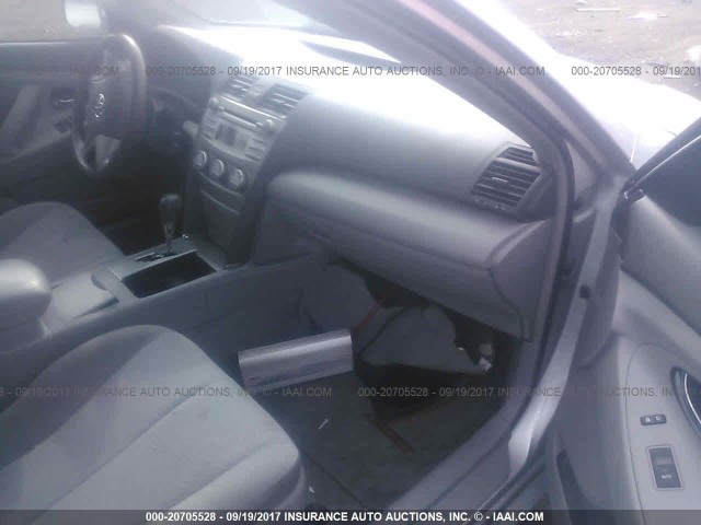 4T1BF3EK9BU712694 - 2011 TOYOTA CAMRY SE/LE/XLE 银色 照片 5