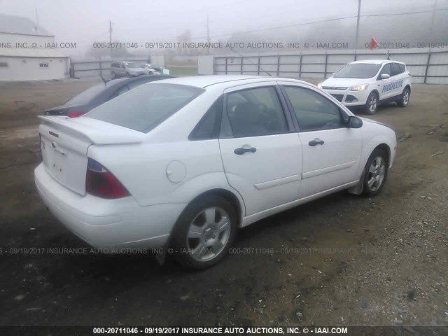 1FAFP34N17W216918 - 2007 FORD FOCUS ZX4/S/SE/SES 白色 照片 4