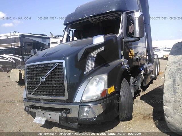 4V4NC9EJ6GN949847 - 2016 VOLVO VNL أسود صورة 2