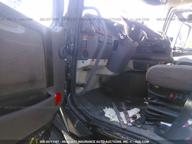 4V4NC9EJ6GN949847 - 2016 VOLVO VNL أسود صورة 5