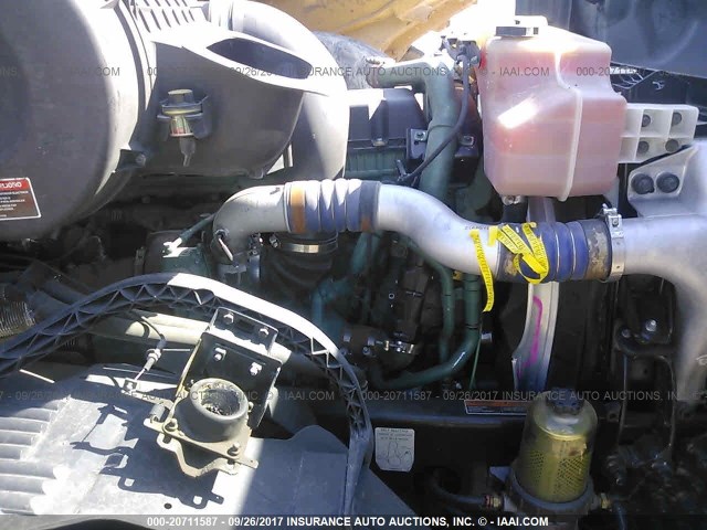 4V4NC9EJ6GN949847 - 2016 VOLVO VNL أسود صورة 9