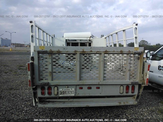 J8DC4W16597000408 - 2009 GMC W4500 W45042 WHITE photo 8