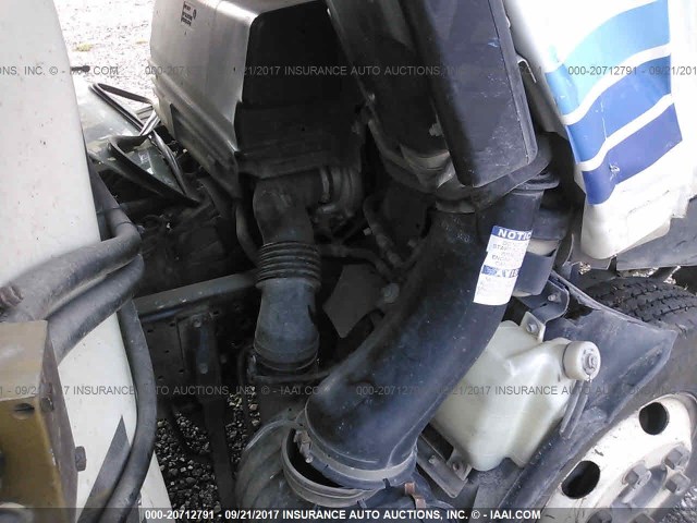 J8DC4W16597000408 - 2009 GMC W4500 W45042 WHITE photo 9