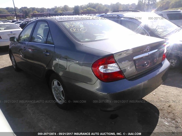 4T1BE32K43U661596 - 2003 TOYOTA CAMRY LE/XLE/SE ნაცრისფერი ფოტო 3