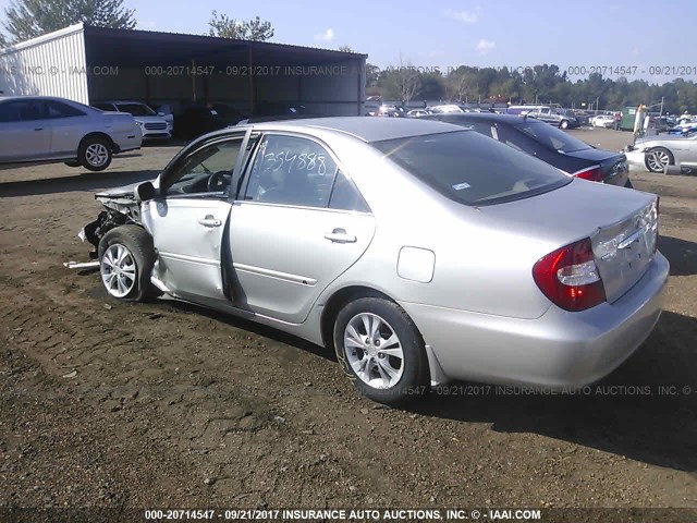 4T1BF32KX4U070171 - 2004 TOYOTA CAMRY LE/XLE/SE SILVER photo 3