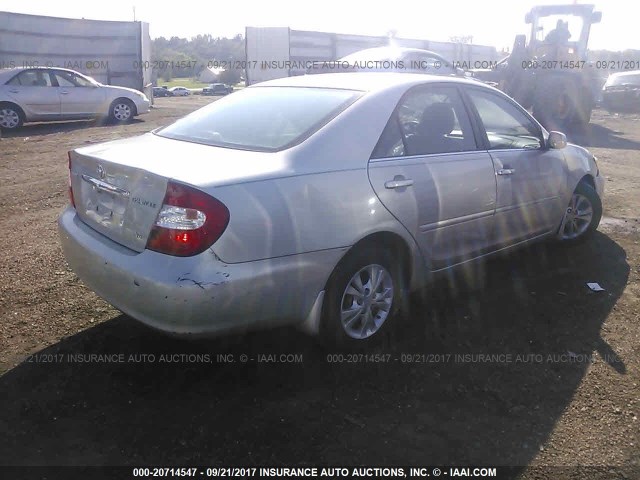 4T1BF32KX4U070171 - 2004 TOYOTA CAMRY LE/XLE/SE SILVER photo 4