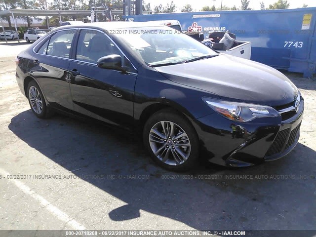 4T1BF1FK7HU398670 - 2017 TOYOTA CAMRY LE/XLE/SE/XSE BLACK photo 1