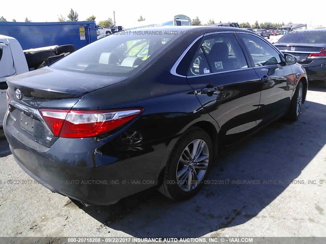4T1BF1FK7HU398670 - 2017 TOYOTA CAMRY LE/XLE/SE/XSE BLACK photo 4