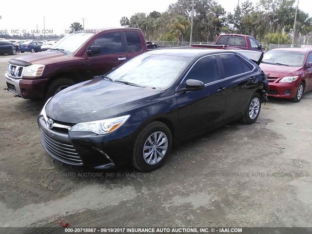 4T1BF1FKXGU256604 - 2016 TOYOTA CAMRY LE/XLE/SE/XSE BLACK photo 2