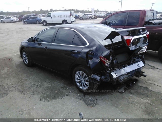 4T1BF1FKXGU256604 - 2016 TOYOTA CAMRY LE/XLE/SE/XSE BLACK photo 3
