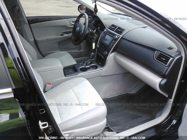 4T1BF1FKXGU256604 - 2016 TOYOTA CAMRY LE/XLE/SE/XSE BLACK photo 5
