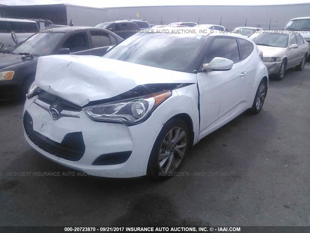 KMHTC6AD7GU291216 - 2016 HYUNDAI VELOSTER WHITE photo 2