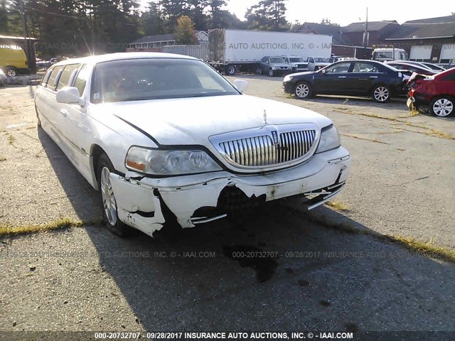 1L1FM88W26Y631104 - 2006 LINCOLN TOWN CAR EXECUTIVE WHITE photo 1