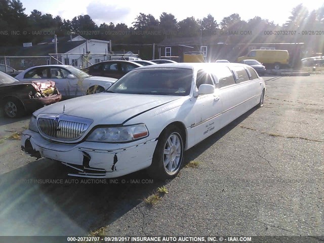 1L1FM88W26Y631104 - 2006 LINCOLN TOWN CAR EXECUTIVE WHITE photo 2