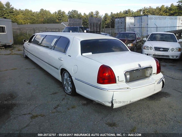 1L1FM88W26Y631104 - 2006 LINCOLN TOWN CAR EXECUTIVE WHITE photo 3