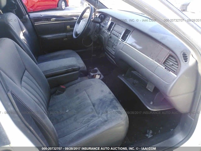 1L1FM88W26Y631104 - 2006 LINCOLN TOWN CAR EXECUTIVE WHITE photo 5