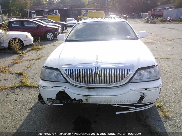 1L1FM88W26Y631104 - 2006 LINCOLN TOWN CAR EXECUTIVE WHITE photo 6