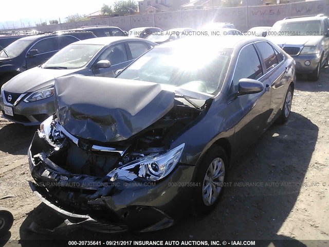 4T4BF1FK1GR549541 - 2016 TOYOTA CAMRY LE/XLE/SE/XSE GRAY photo 2