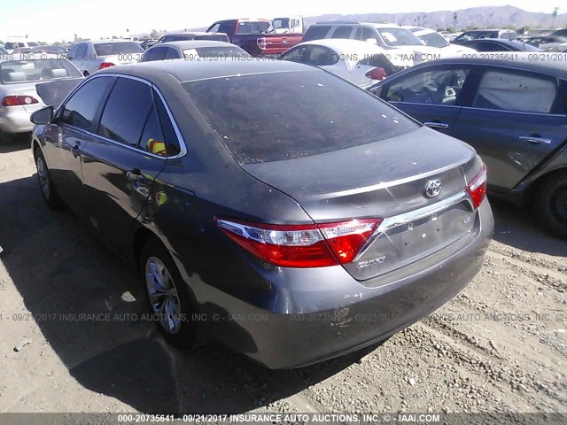 4T4BF1FK1GR549541 - 2016 TOYOTA CAMRY LE/XLE/SE/XSE GRAY photo 3