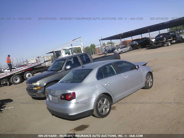 3VWRM71K68M066871 - 2008 VOLKSWAGEN JETTA SE/SEL SILVER photo 4