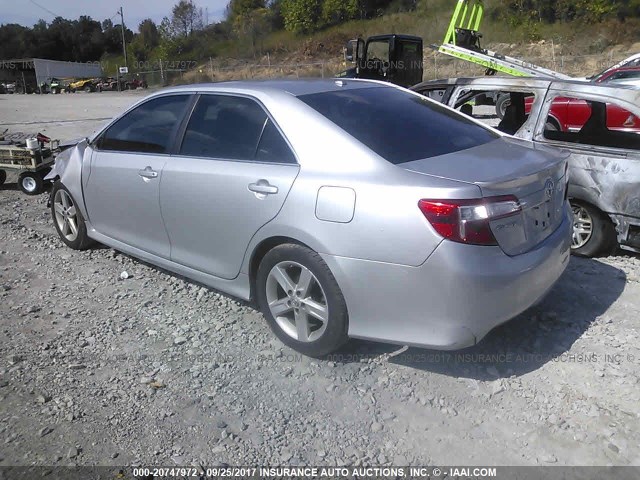 4T1BF1FK9CU504500 - 2012 TOYOTA CAMRY SE/LE/XLE Серебристый фото 3