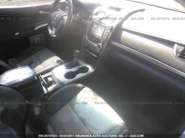 4T1BF1FK9CU504500 - 2012 TOYOTA CAMRY SE/LE/XLE Серебристый фото 5