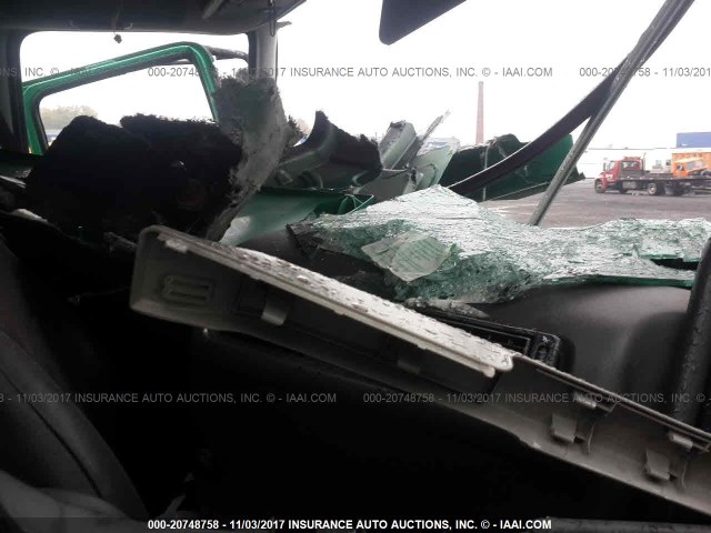 4V4NC9EJ9BN294267 - 2011 VOLVO VN L GREEN photo 5