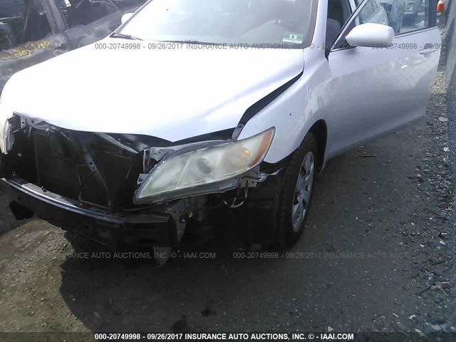 4T1BE46K18U230818 - 2008 TOYOTA CAMRY CE/LE/XLE/SE SILVER photo 2
