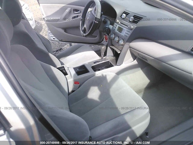 4T1BE46K18U230818 - 2008 TOYOTA CAMRY CE/LE/XLE/SE SILVER photo 5