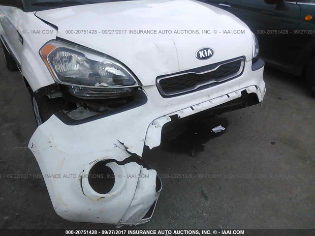 KNDJT2A54D7760690 - 2013 KIA SOUL WHITE photo 6