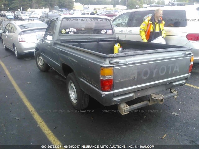 JT4RN50R8J5164704 - 1988 TOYOTA PICKUP 1/2 TON RN50 GRAY photo 3