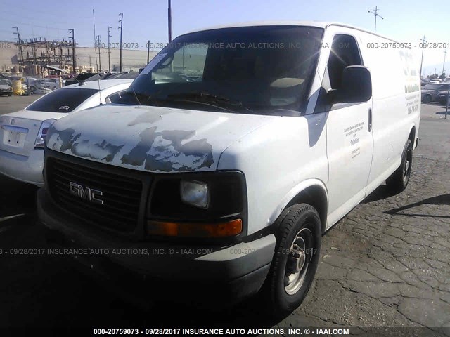 1GTGG25C691131921 - 2009 GMC SAVANA G2500 WHITE photo 2