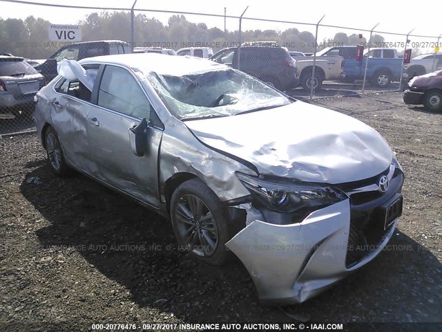 4T1BF1FK8HU677058 - 2017 TOYOTA CAMRY LE/XLE/SE/XSE SILVER photo 1