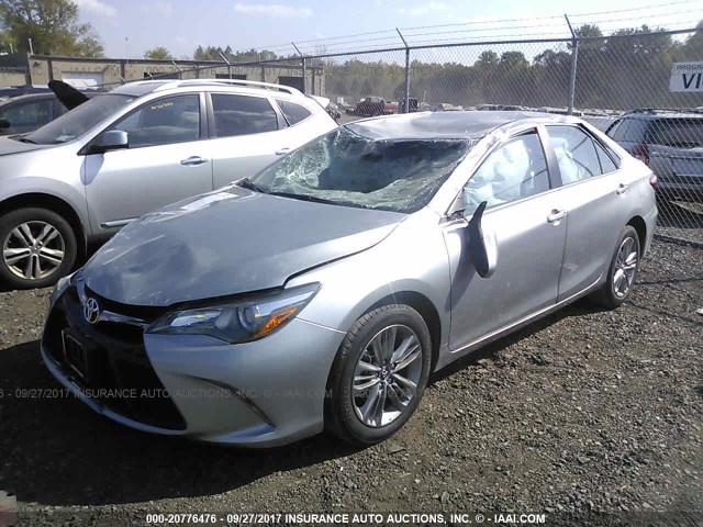 4T1BF1FK8HU677058 - 2017 TOYOTA CAMRY LE/XLE/SE/XSE SILVER photo 2