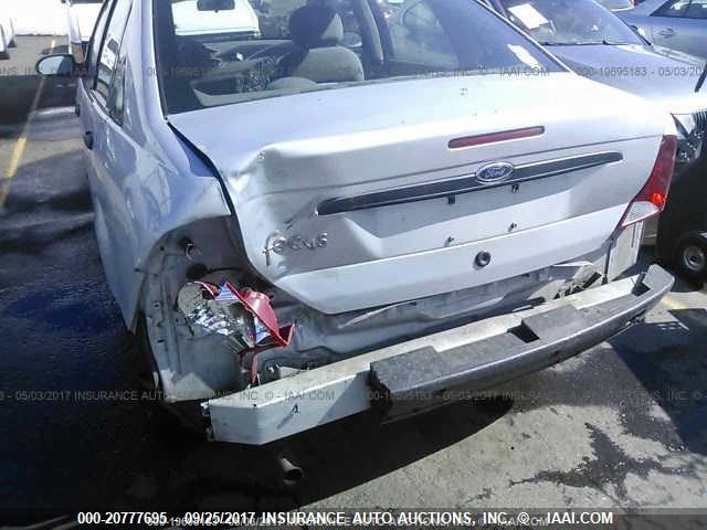 1FAFP33P21W332316 - 2001 FORD FOCUS LX GRAY photo 6